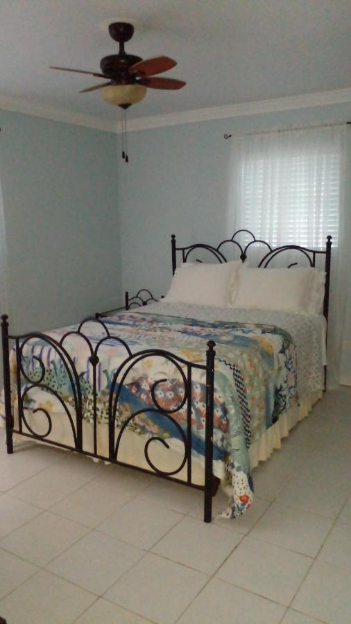 Lynn'S Cozy Cottage Nassau Esterno foto